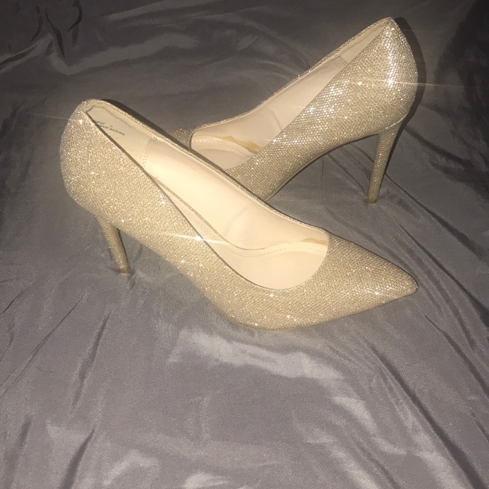 Anne Michelle metallic pointed heel